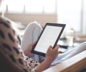 Quelle romance francophone lire sur Kindle ? 10 suggestions pour ta prochaine lecture